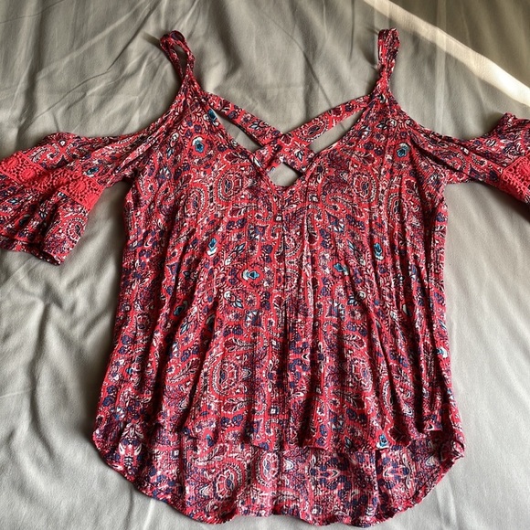 Patterned, open shoulder loose top - Picture 4 of 6